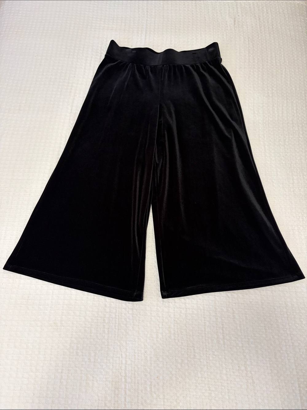 Chico’s Black Velvet Velour Wide-Leg Crop Gaucho Pants Size 3/US XL